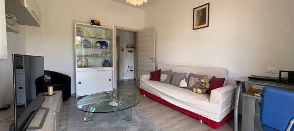 5 rooms Apartment in Arezzo, Italy No. 269448 3