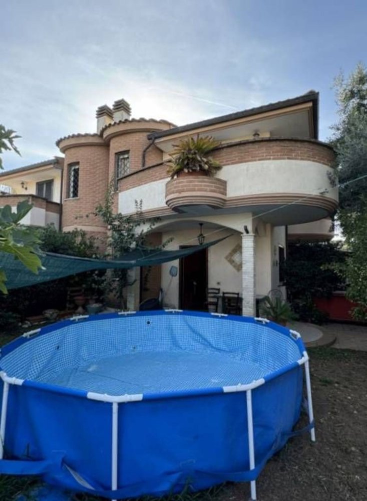 Дом с 4 комнатами в Анцио, Италия № 95825