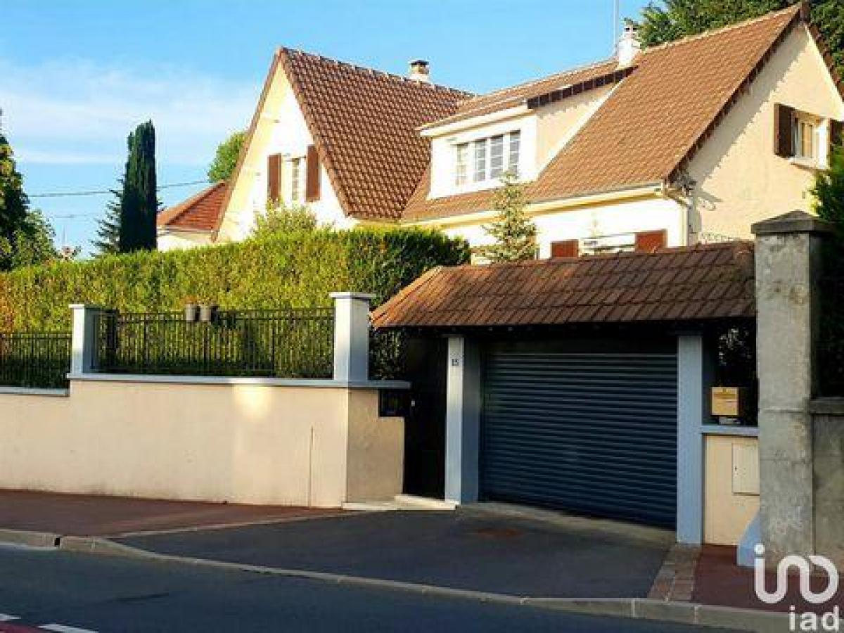 4 bedrooms House in Viarmes, France No. 8461