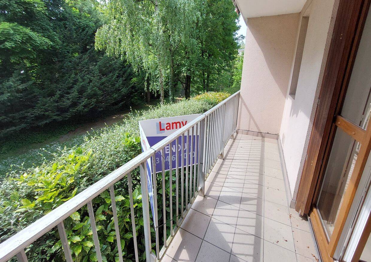 Studio in Chantilly, France No. 158685