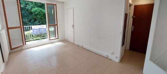 Studio in Chantilly, France No. 158685 2