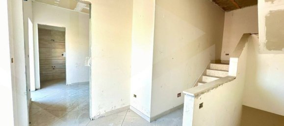 3 غرف نوم شقة في Giugliano in Campania, Italy رقم 16954 11