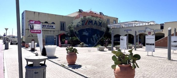 2 rooms Commercial property in Rome, Italy No. 266440 5