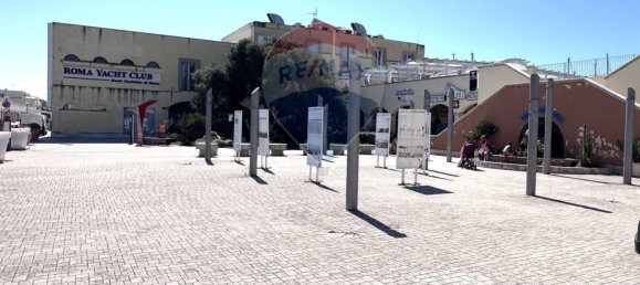 2 rooms Commercial property in Rome, Italy No. 266440 2