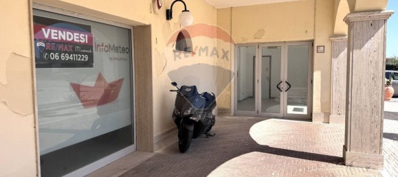 2 rooms Commercial property in Rome, Italy No. 266440 7
