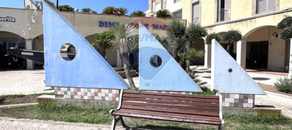 2 rooms Commercial property in Rome, Italy No. 266440 4