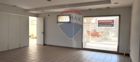 2 rooms Commercial property in Rome, Italy No. 266440 10