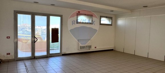 2 rooms Commercial property in Rome, Italy No. 266440 13