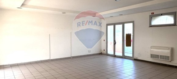 2 rooms Commercial property in Rome, Italy No. 266440 8