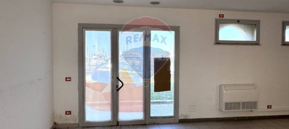 2 rooms Commercial property in Rome, Italy No. 266440 14