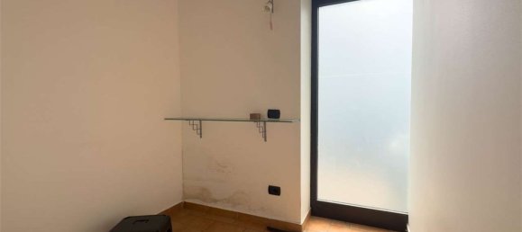 100m² Commercial property in Sesto Calende, Italy No. 336416 10