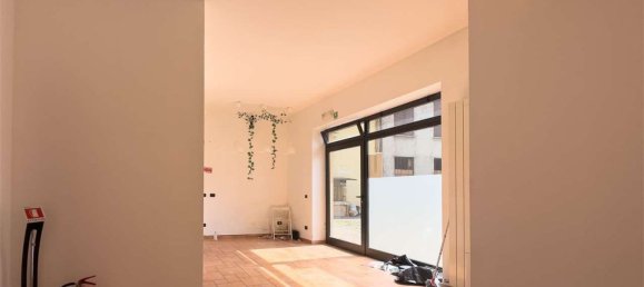 100m² Commercial property in Sesto Calende, Italy No. 336416 6