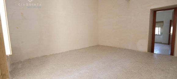 3-salle Maison à Palagonia, Italy No. 230983 24