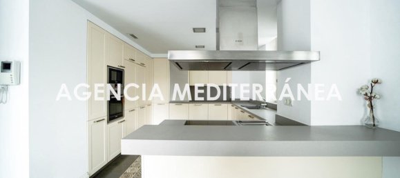 5 bedrooms House in Valencia, Spain No. 186008 2