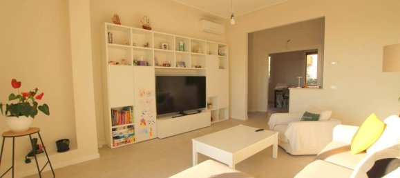 2 Schlafzimmer Wohnung in Siena, Italy, Nr. 1549 5