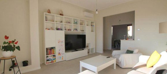 2 Schlafzimmer Wohnung in Siena, Italy, Nr. 1549 6