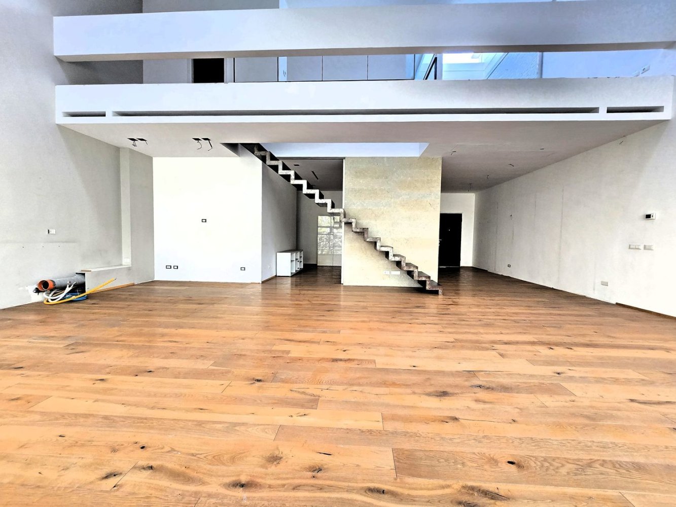 5-Zimmer Wohnung in Milan, Italy, Nr. 303752