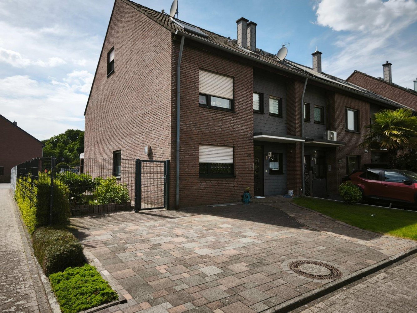 5 bedrooms Townhouse in Mettmann, Germany No. 295980