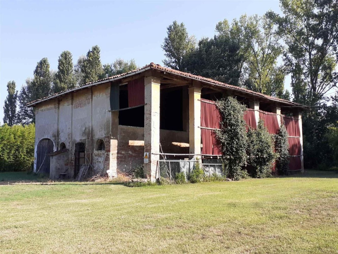 10 rooms House in Calderara di Reno, Italy No. 68036