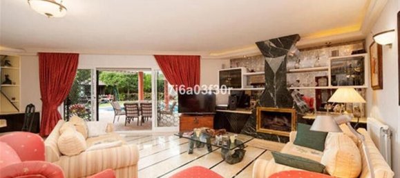 Casa de 5 dormitorios en Estepona, Spain No. 119887 2