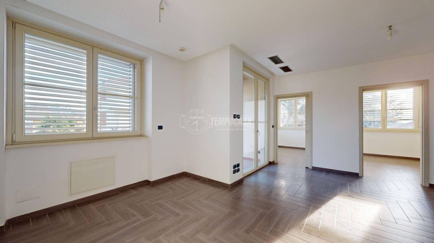 Apartamento de 2 dormitorios en Bra, Italy No. 74056