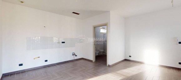 Apartamento de 2 dormitorios en Bra, Italy No. 74056 8