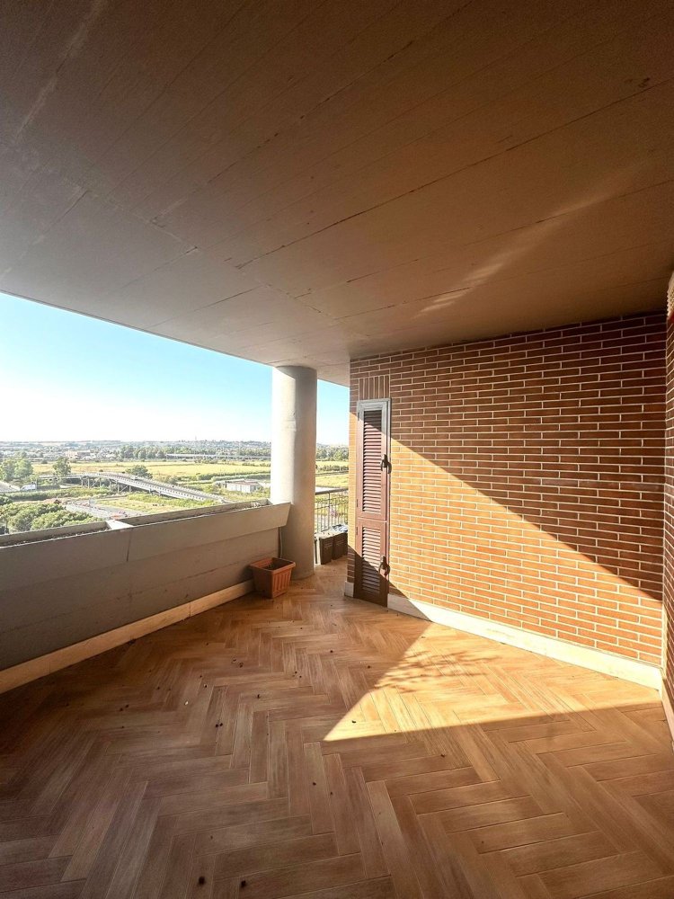 Квартира с 3 спальнями в Фьюмичино, Италия № 321603