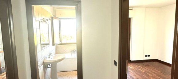 Квартира с 3 спальнями в Фьюмичино, Италия № 321603 16