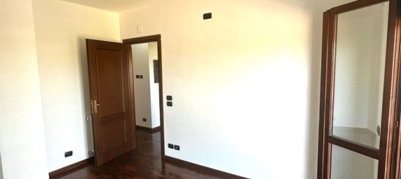 Квартира с 3 спальнями в Фьюмичино, Италия № 321603 15