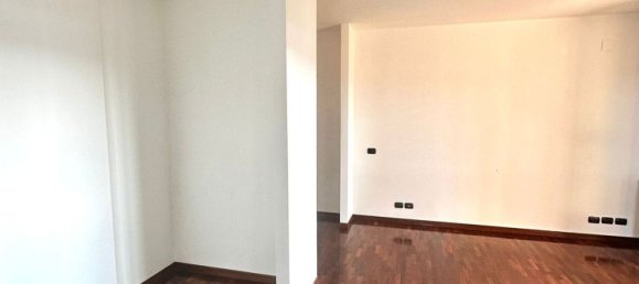 Квартира с 3 спальнями в Фьюмичино, Италия № 321603 5