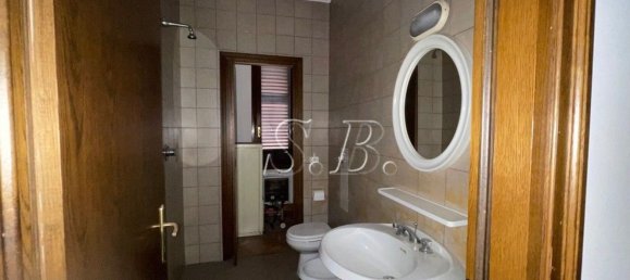 302m² Office in Mantua, Italy No. 364568 12