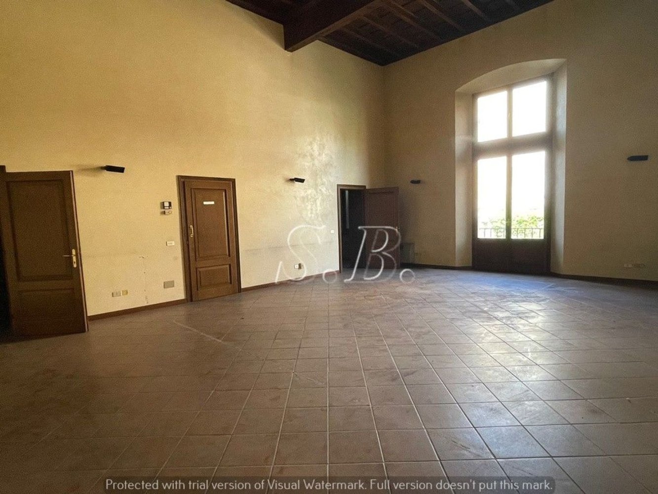 302m² Office in Mantua, Italy No. 364568
