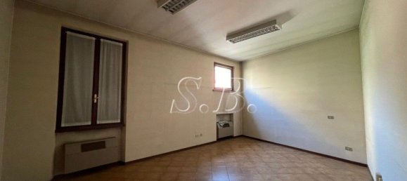 302m² Office in Mantua, Italy No. 364568 11