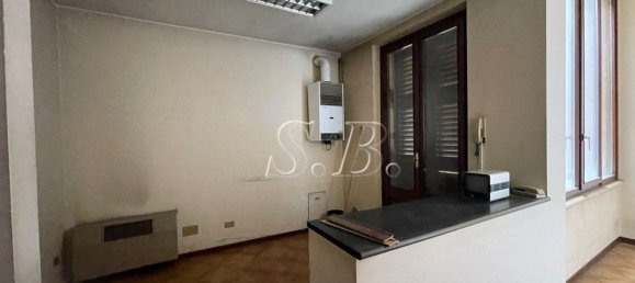 302m² Office in Mantua, Italy No. 364568 14