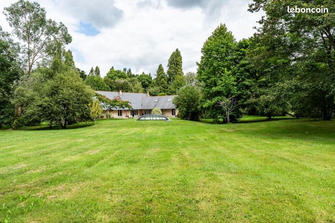 4 bedrooms Castles in Ambon, France No. 280570