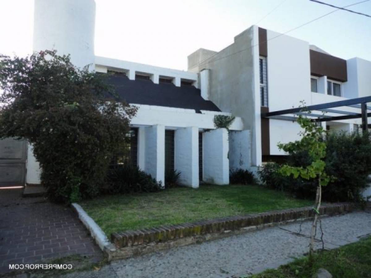 2 bedrooms House in Cordoba, Argentina No. 18278