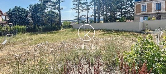 557m² Land in Saint-Chamond, France No. 304053 2