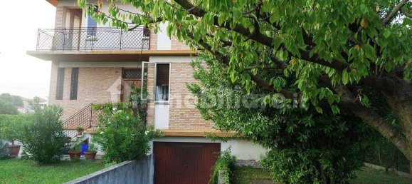 3 Schlafzimmer Villa in Castelfranco Veneto, Italy, Nr. 251720 6