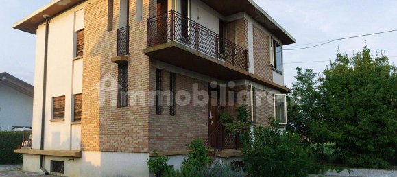 3 Schlafzimmer Villa in Castelfranco Veneto, Italy, Nr. 251720 3