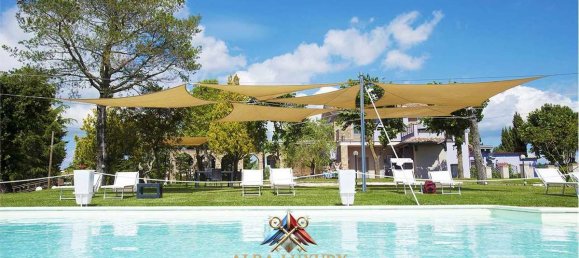 6 bedrooms Villa in Pitigliano, Italy No. 70996 12