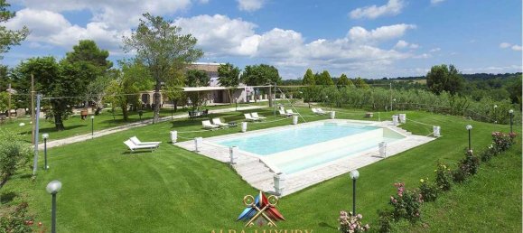 6 bedrooms Villa in Pitigliano, Italy No. 70996 13