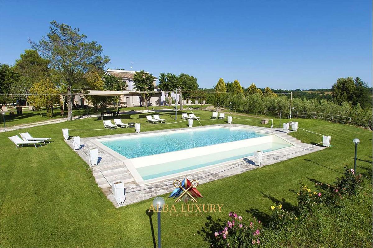 6 bedrooms Villa in Pitigliano, Italy No. 70996