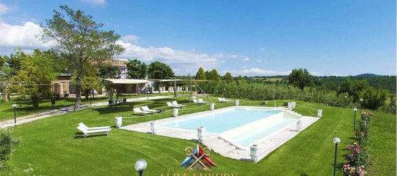 6 bedrooms Villa in Pitigliano, Italy No. 70996 15