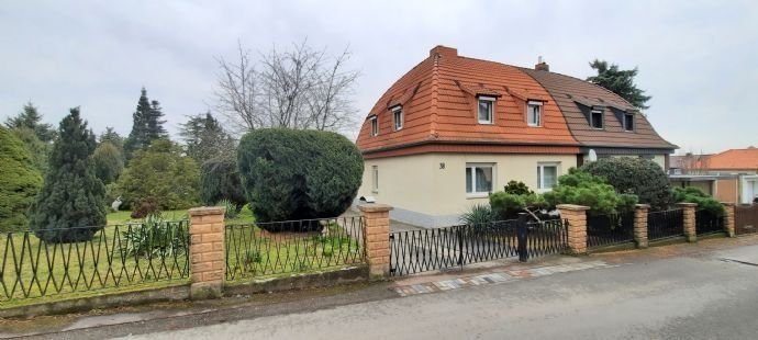 Adosado de 7 habitaciónes en Saalekreis, Germany No. 58194
