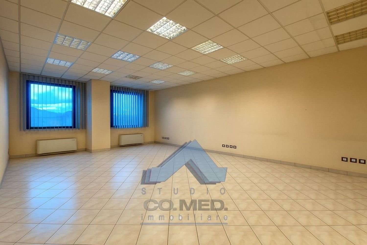 80m² Office in Seriate, Italy No. 364753