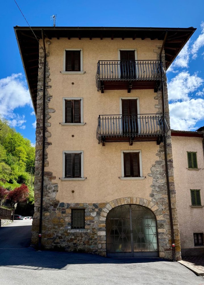 Gebäude in Olmo al Brembo, Italy 280m², Nr. 283027