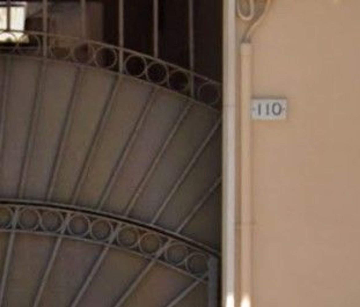 Oficina en Cagliari, Italy 131 m² No. 380544