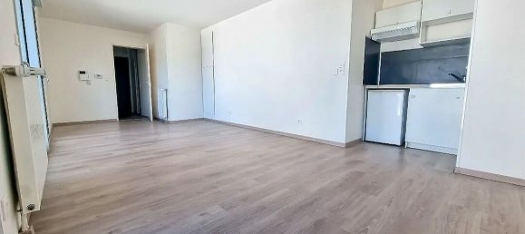 1 bedroom Apartment in Nantes, France No. 95048 3