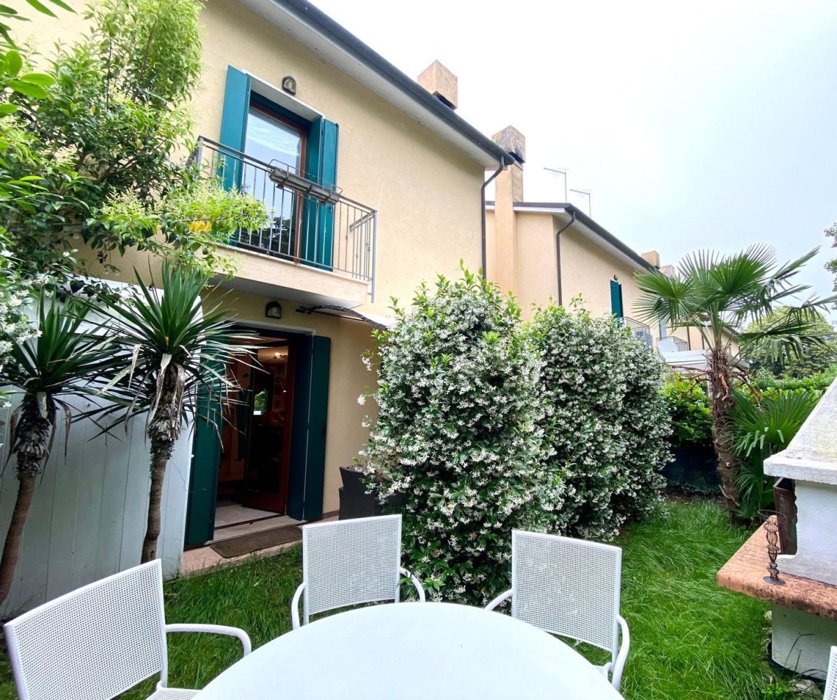 5 rooms House in Casier, Italy No. 72886