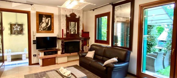 5 rooms House in Casier, Italy No. 72886 10